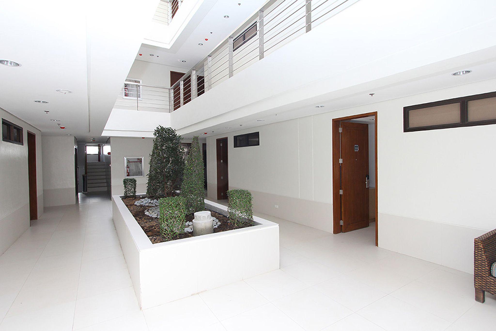 Crown Regency Courtyard Resort Balabag  Екстериор снимка