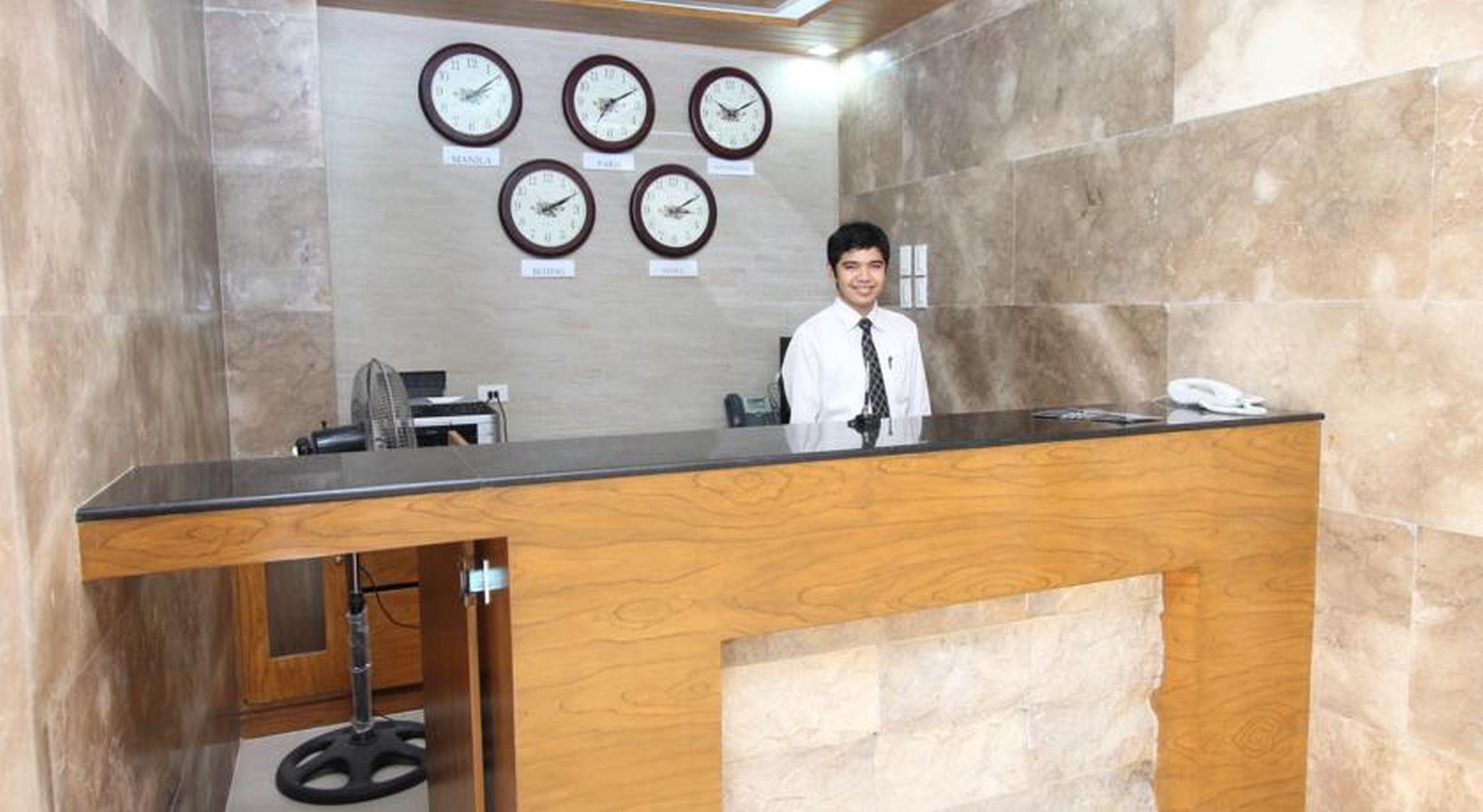 Crown Regency Courtyard Resort Balabag  Екстериор снимка