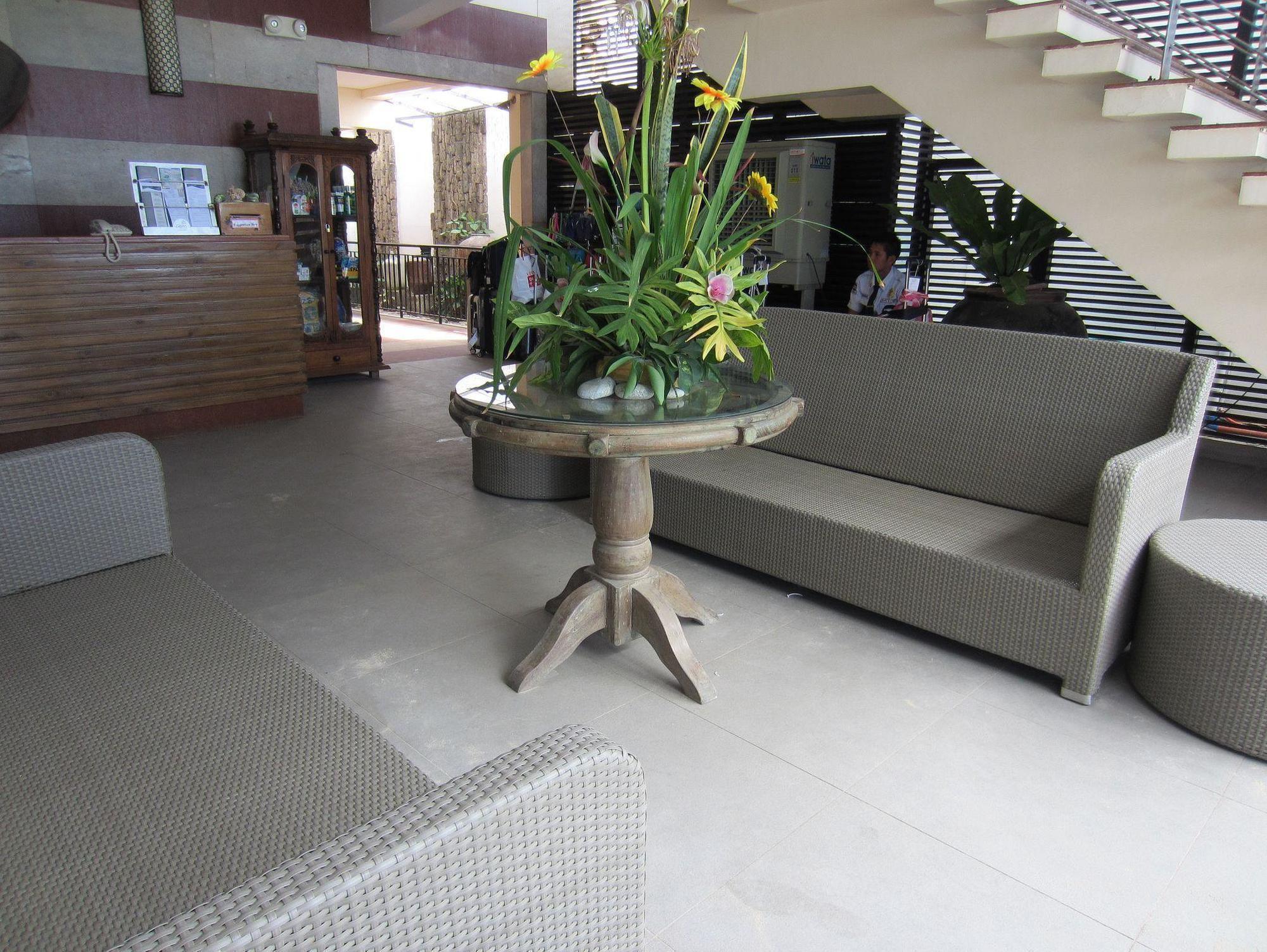 Crown Regency Courtyard Resort Balabag  Екстериор снимка