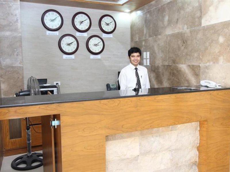 Crown Regency Courtyard Resort Balabag  Екстериор снимка