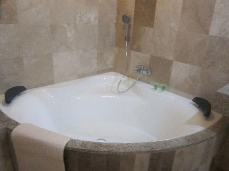 Crown Regency Courtyard Resort Balabag  Екстериор снимка