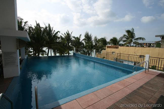 Crown Regency Courtyard Resort Balabag  Екстериор снимка