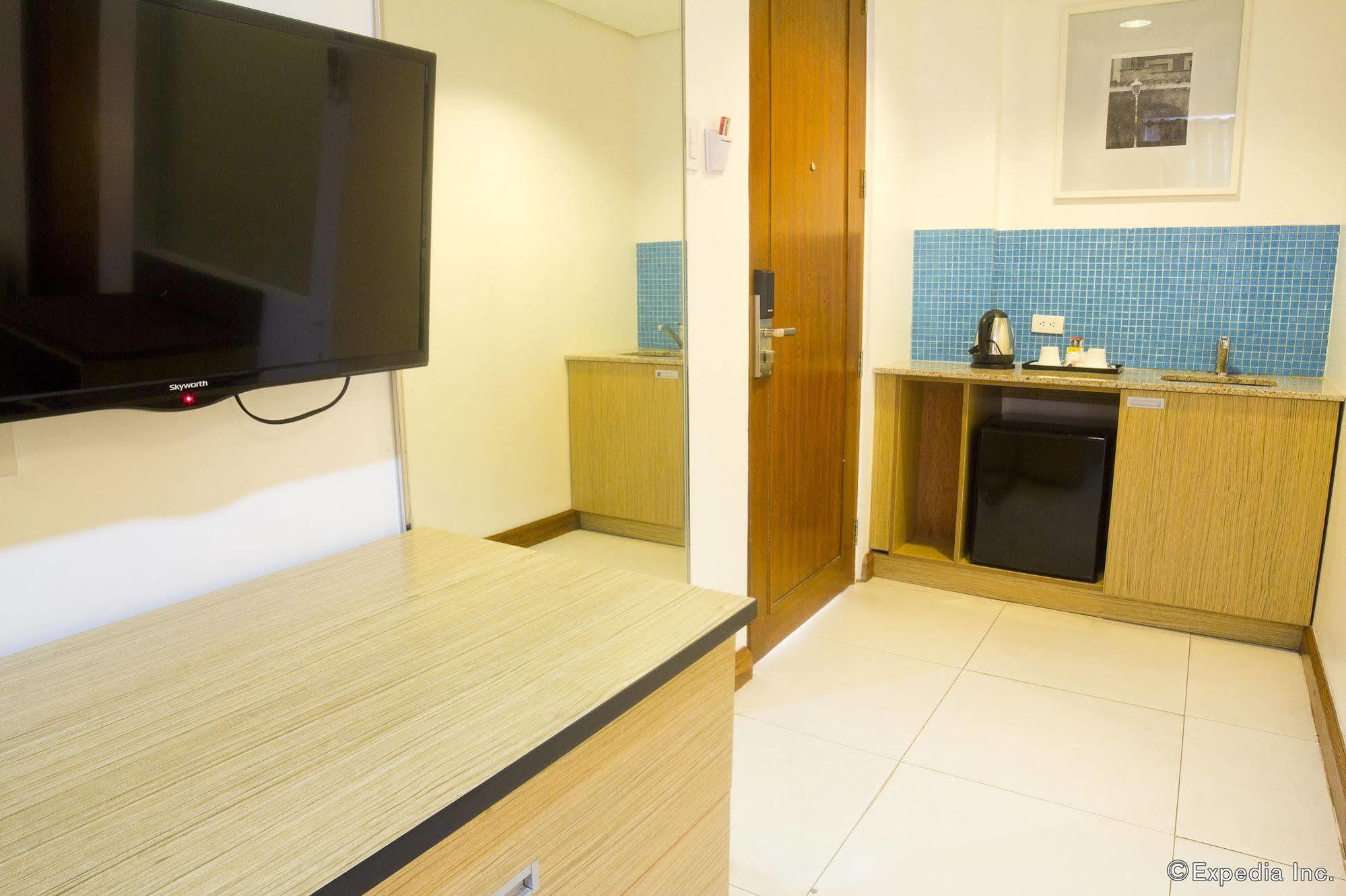 Crown Regency Courtyard Resort Balabag  Екстериор снимка