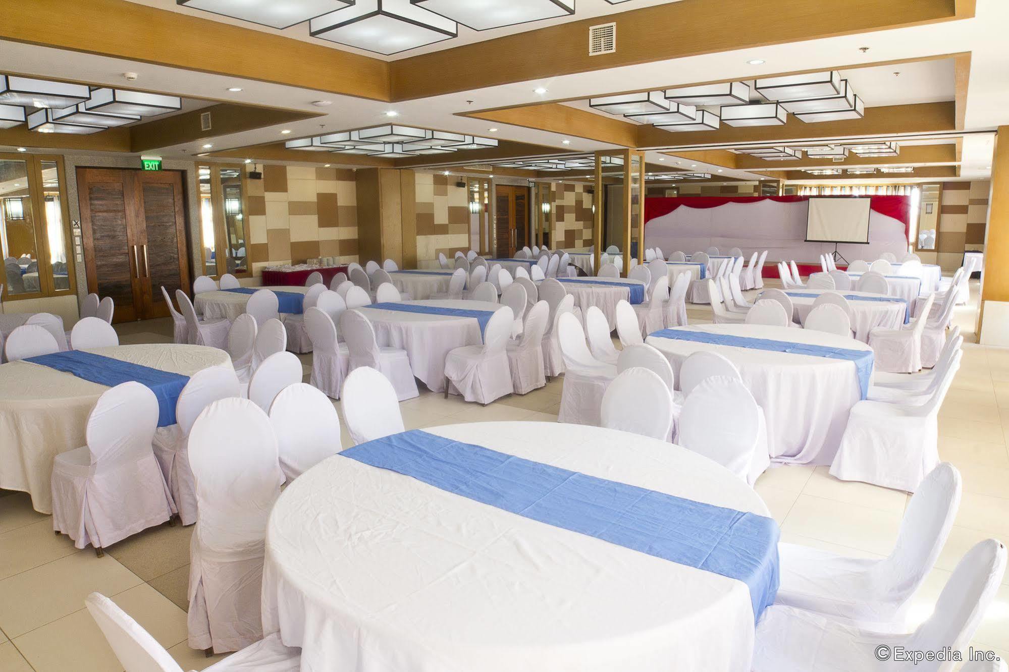 Crown Regency Courtyard Resort Balabag  Екстериор снимка